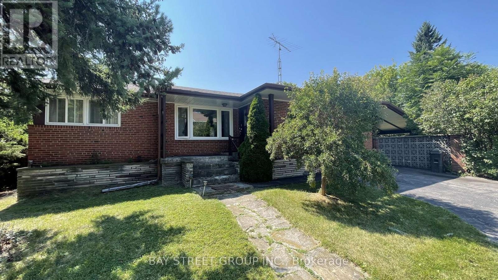 260 Moore Park Avenue, Toronto, ON, M2M 1N6 - 2