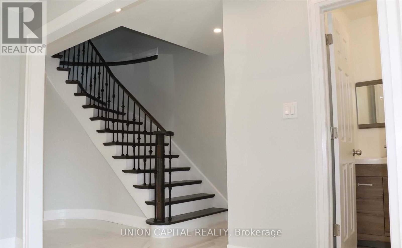 3210 Fairfox Crescent, Mississauga, ON, L4X 2V8 - 9