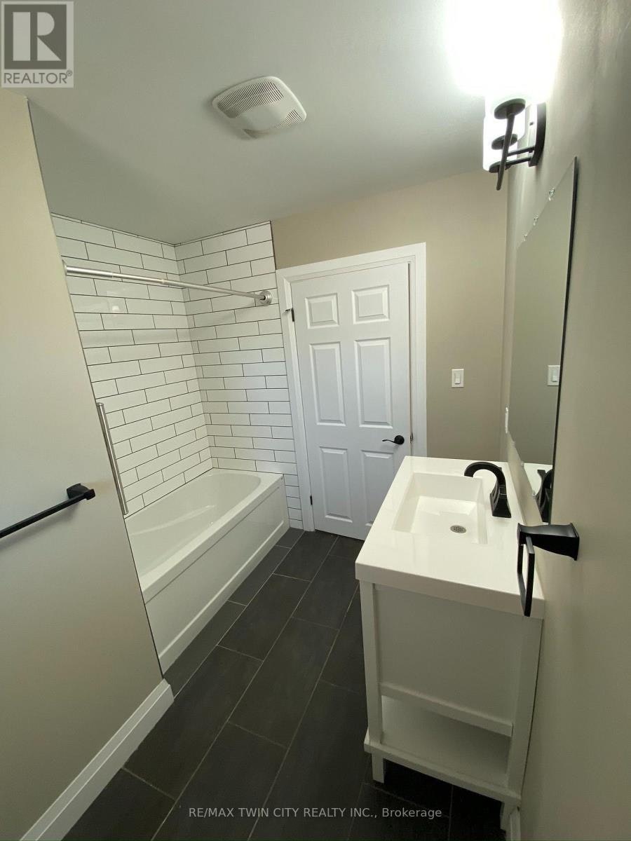 MAIN FLOOR-25 Hickery Place, Brantford, ON, N3S 3C7 - 18