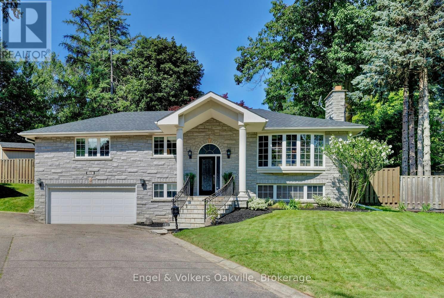 3281 Flanagan Crescent, Mississauga, ON, L5C 2M7