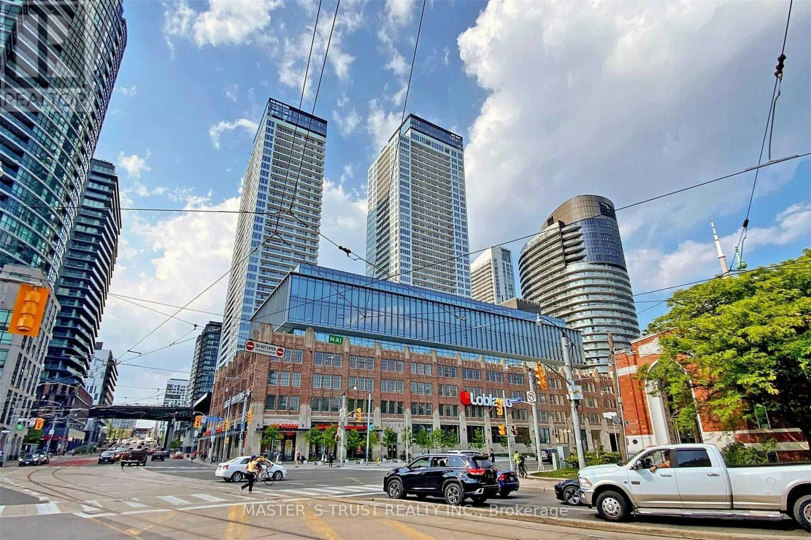 2611-17 Bathurst Street, Toronto, ON, M5V 0N1
