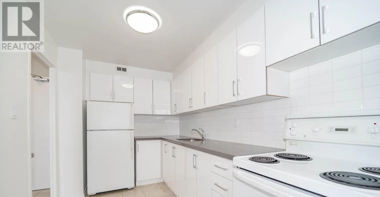 1412-6200 Bathurst Street, Toronto, ON, M2R 2A3 - 9