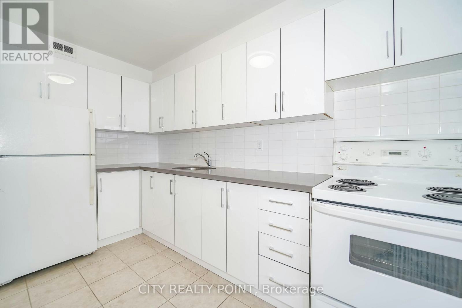 1412-6200 Bathurst Street, Toronto, ON, M2R 2A3 - 11