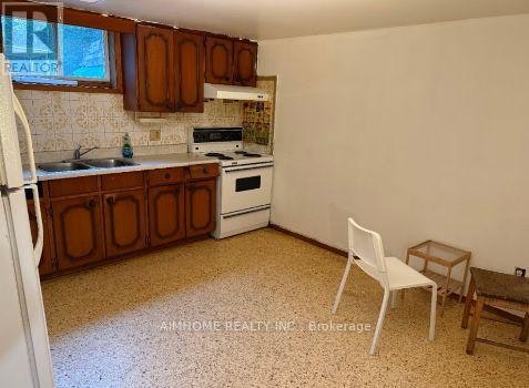LOWER-256 Patricia Avenue, Toronto, ON, M2M 1J8