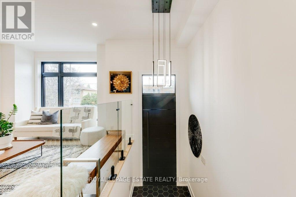 4 Lunness Road, Toronto, ON, M8W 4M3 - 2
