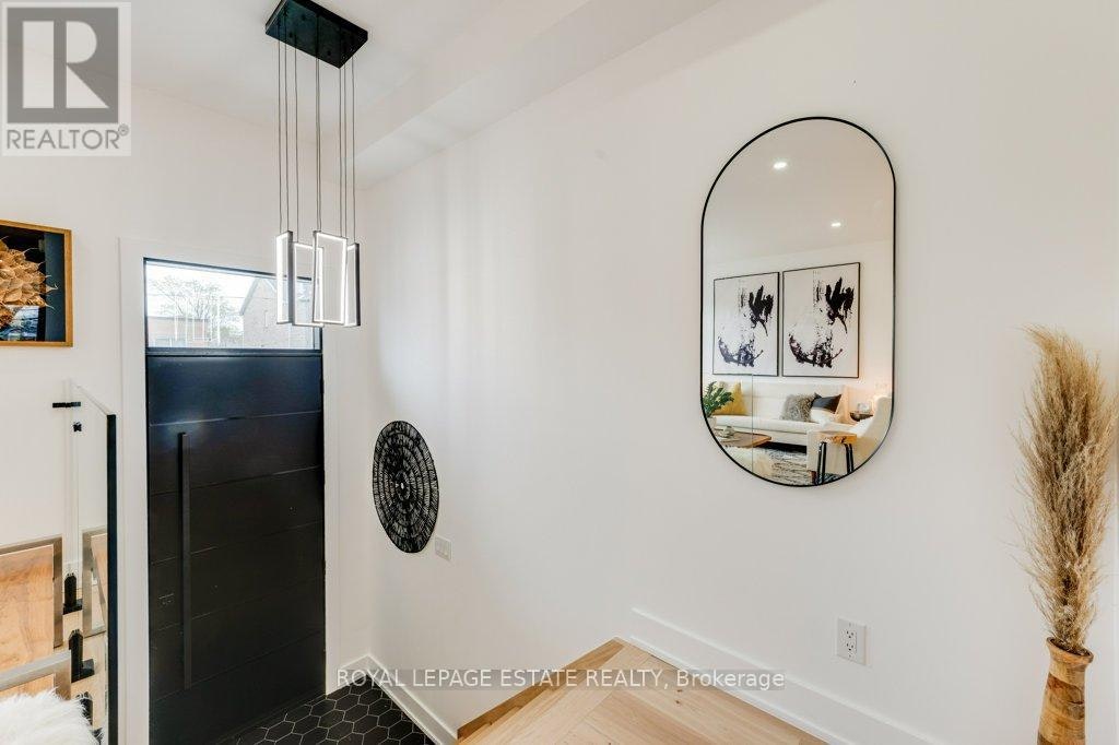 4 Lunness Road, Toronto, ON, M8W 4M3 - 3