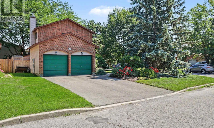 45 Shadetree Crescent