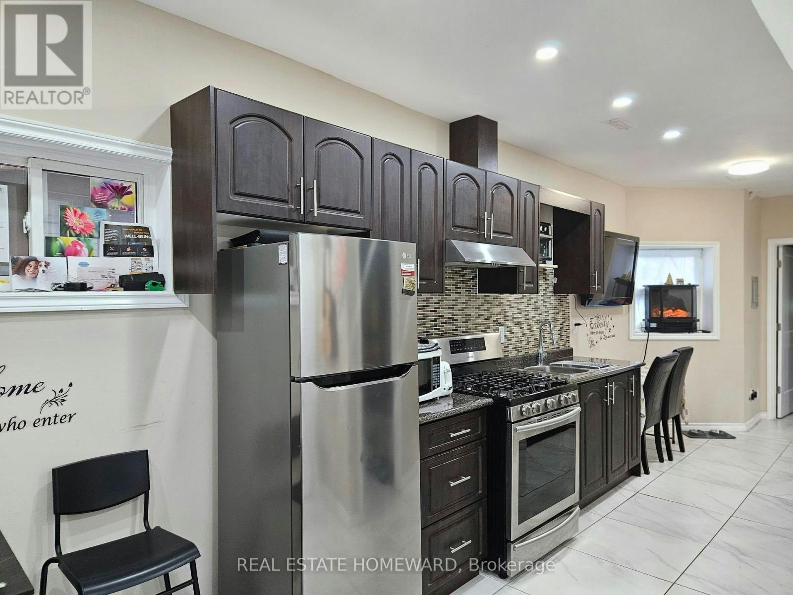 LOWER-141 Coxwell Avenue, Toronto, ON, M4L 3B4 - 2