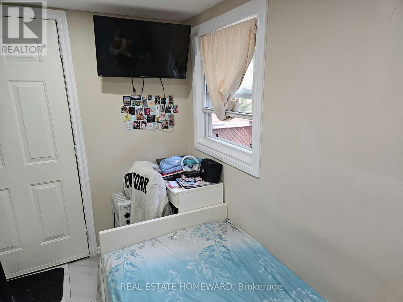 LOWER-141 Coxwell Avenue, Toronto, ON, M4L 3B4 - 10