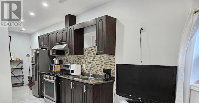 LOWER-141 Coxwell Avenue, Toronto, ON, M4L 3B4