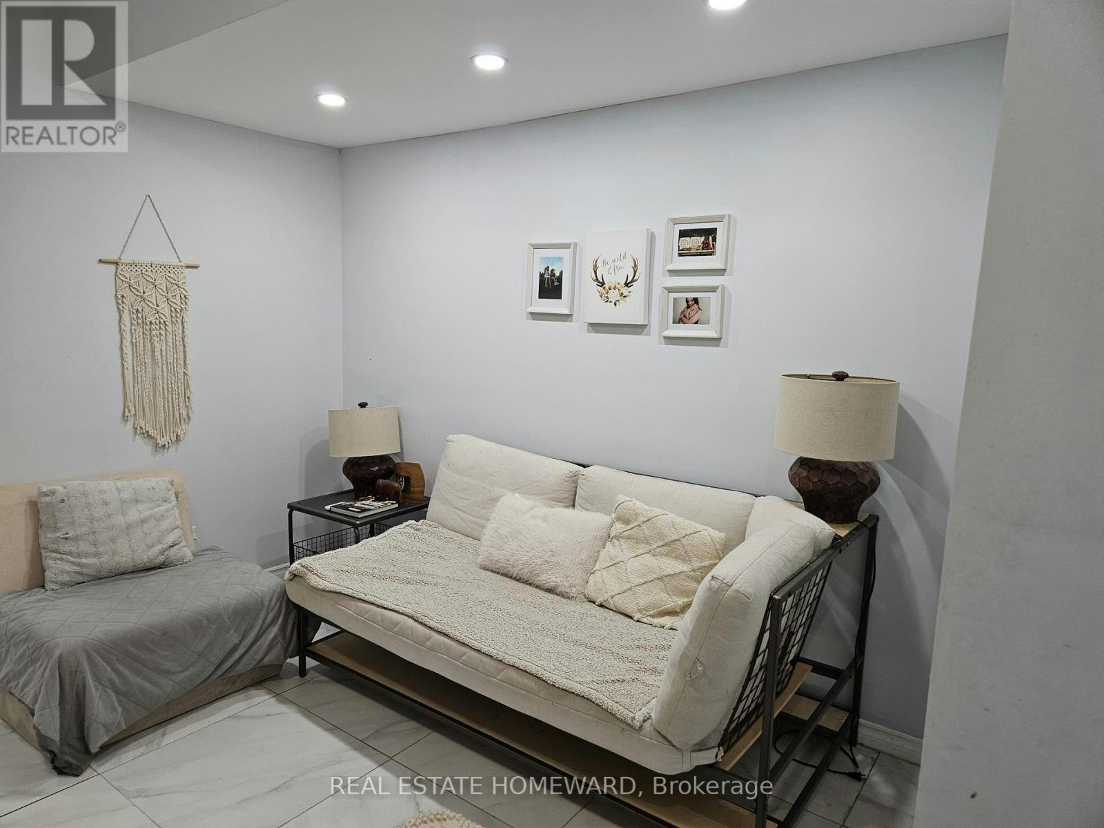 LOWER-141 Coxwell Avenue, Toronto, ON, M4L 3B4 - 7