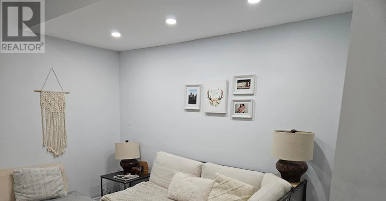 LOWER-141 Coxwell Avenue, Toronto, ON, M4L 3B4 - 7