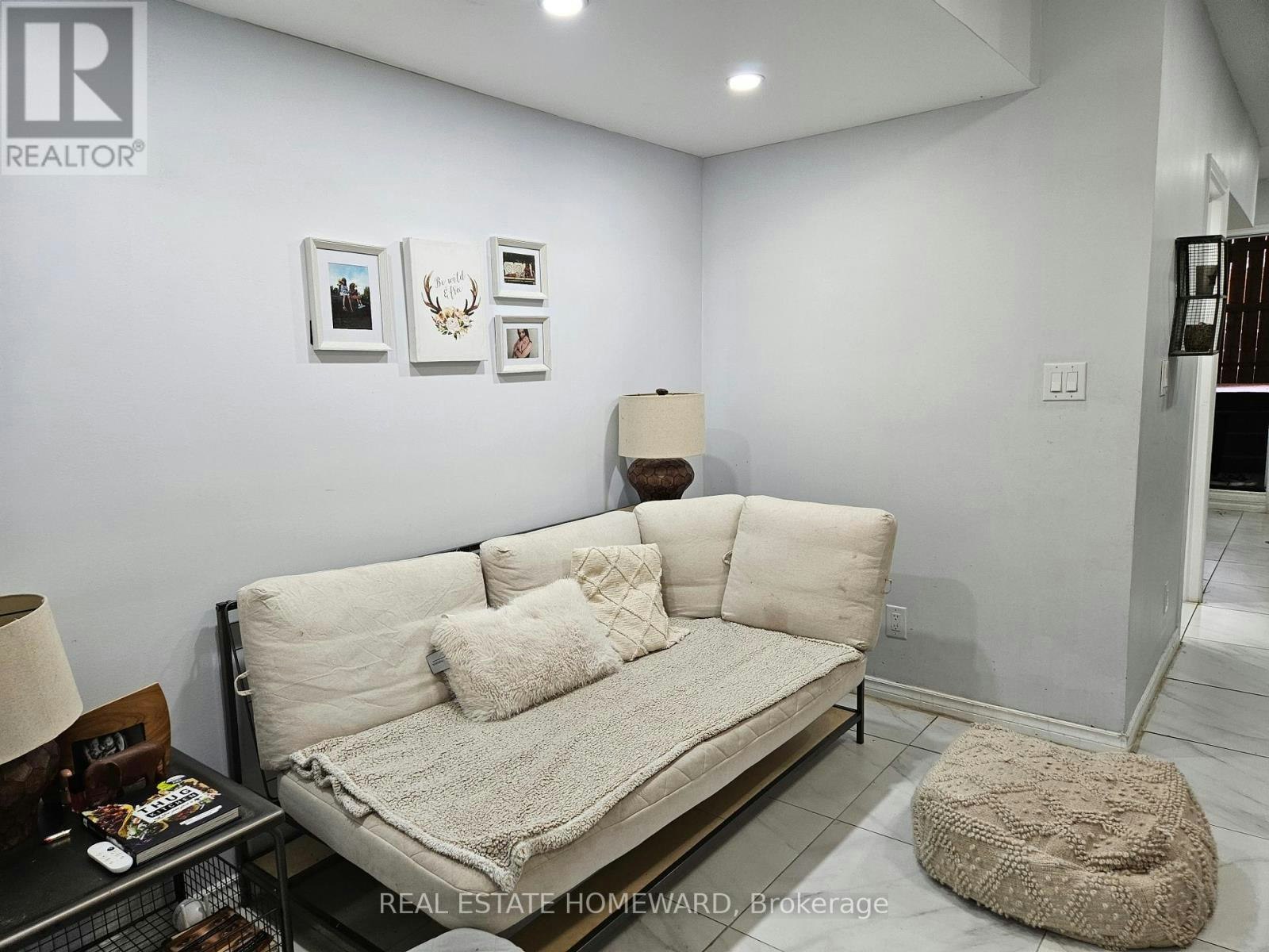 LOWER-141 Coxwell Avenue, Toronto, ON, M4L 3B4 - 6