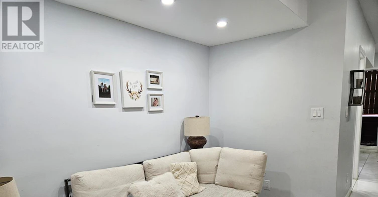 LOWER-141 Coxwell Avenue, Toronto, ON, M4L 3B4 - 6