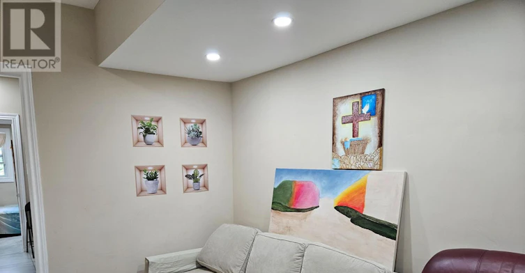 LOWER-141 Coxwell Avenue, Toronto, ON, M4L 3B4 - 5
