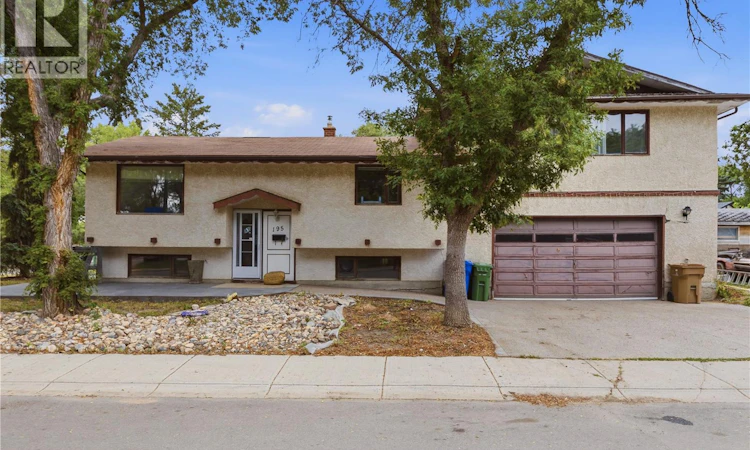 195 Forsyth Crescent