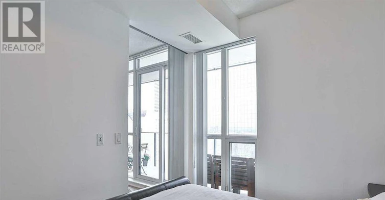 2405-770 Bay Street, Toronto, ON, M5G 1N6 - 13