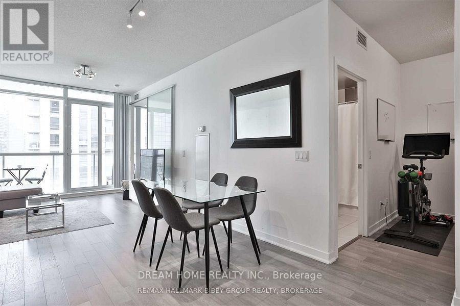 2405-770 Bay Street, Toronto, ON, M5G 1N6 - 12