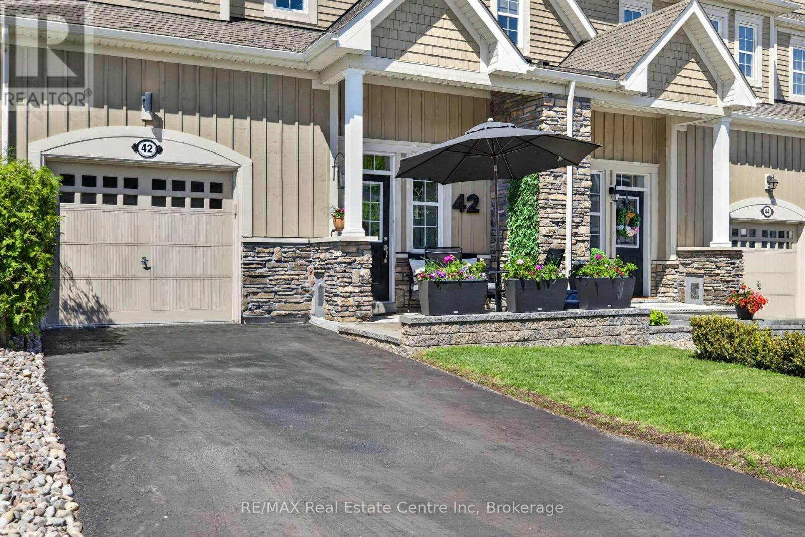 42 Courting House Place, Georgina, ON, L0E 1L0