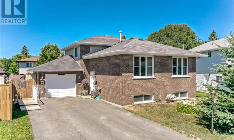 26 Monique Crescent