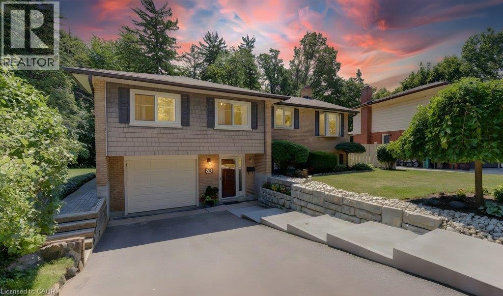 518 Twin Oaks Crescent, Waterloo, ON, N2L 4R8