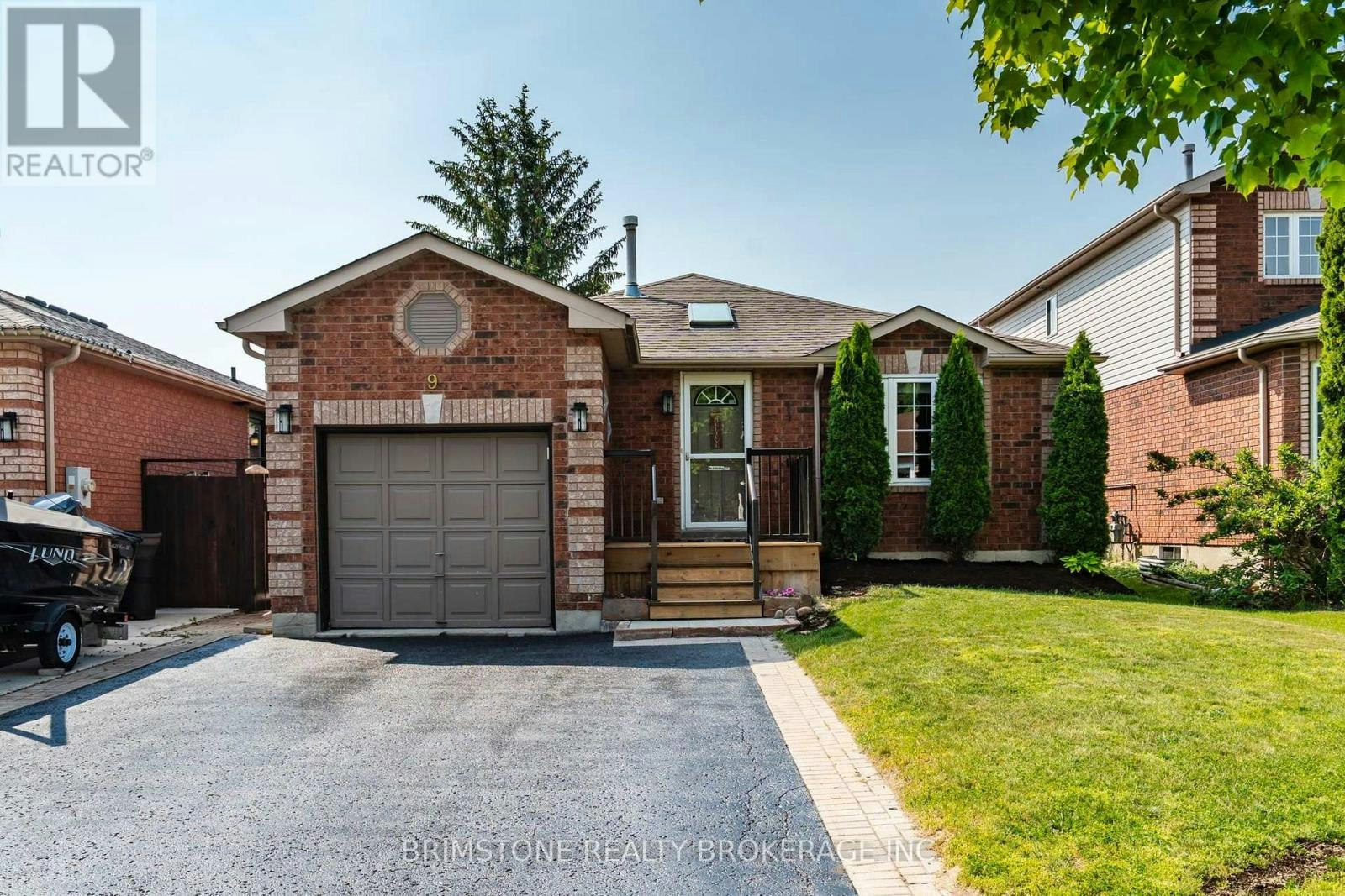 9 Holly Meadow Road, Barrie, ON, L4N 8S1