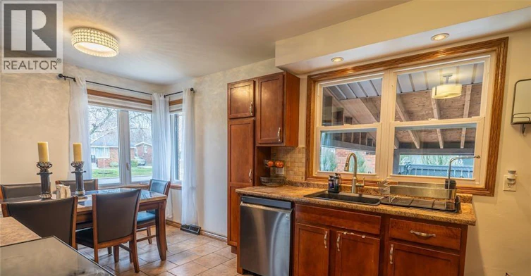 UPPER-1120 Parkview Avenue, Windsor, ON, N8S 2X9 - 9