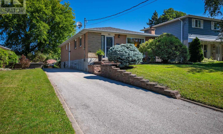 751 Greenfield Crescent
