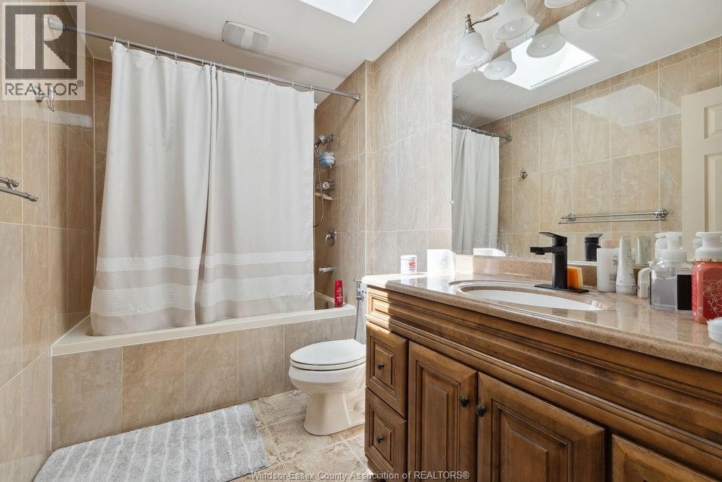 1544 Imperial Crescent, Windsor, ON, N9G 2T8 - 9