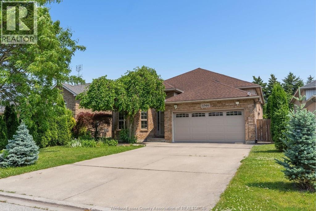 1544 Imperial Crescent, Windsor, ON, N9G 2T8 - 2