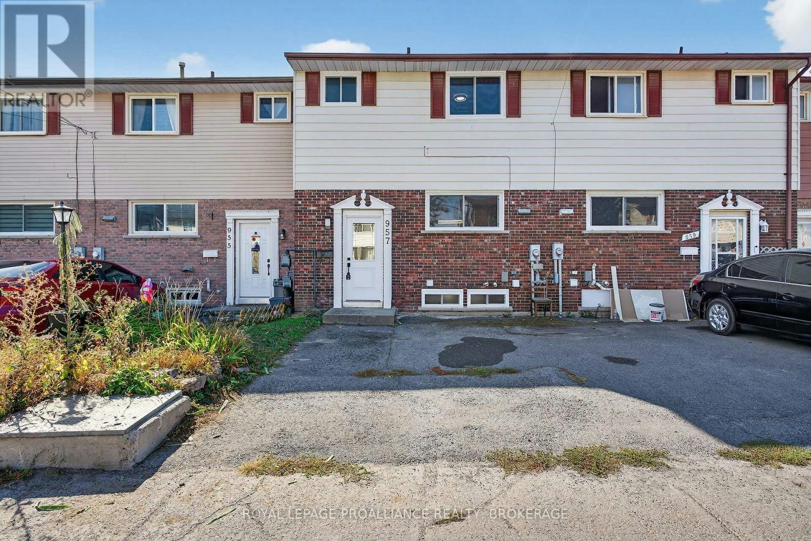 957 Oakview Avenue, Kingston, ON, K7M 6W9