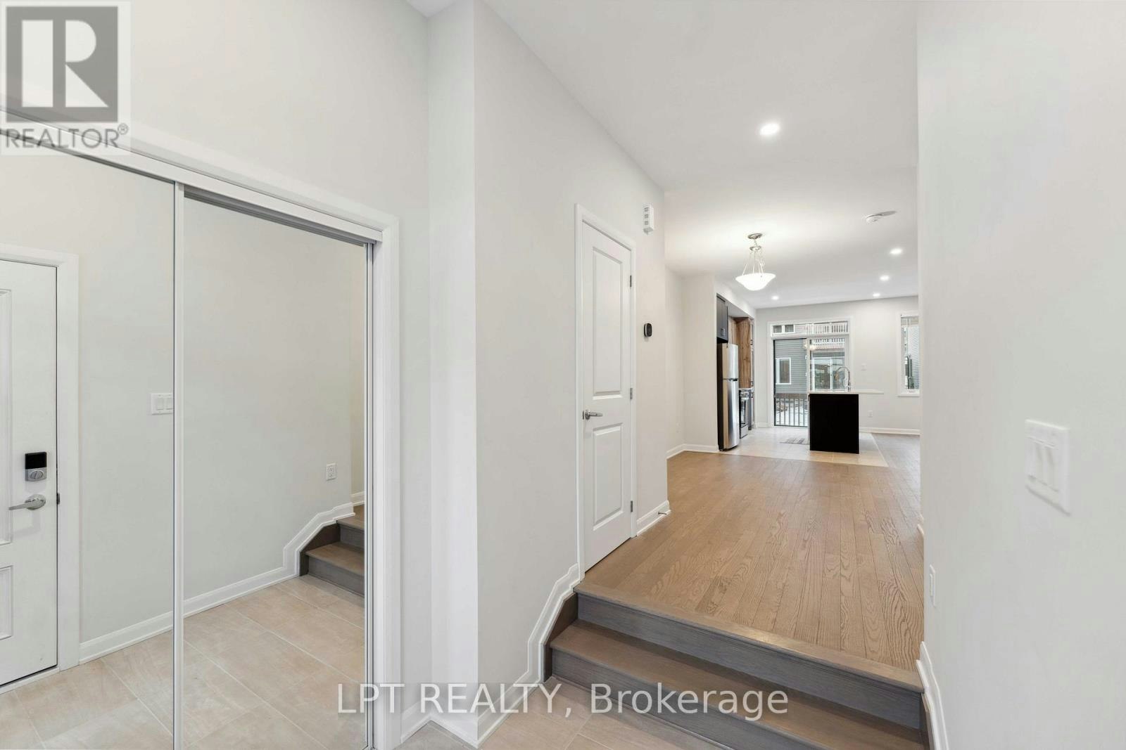 711 Fairline Row, Ottawa, ON, K2V 0M4 - 2