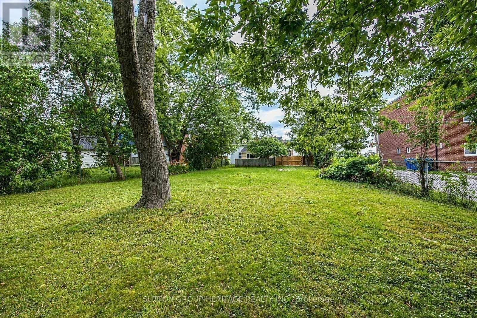 1612 Dufferin Street, Whitby, ON, L1N 1B2 - 16