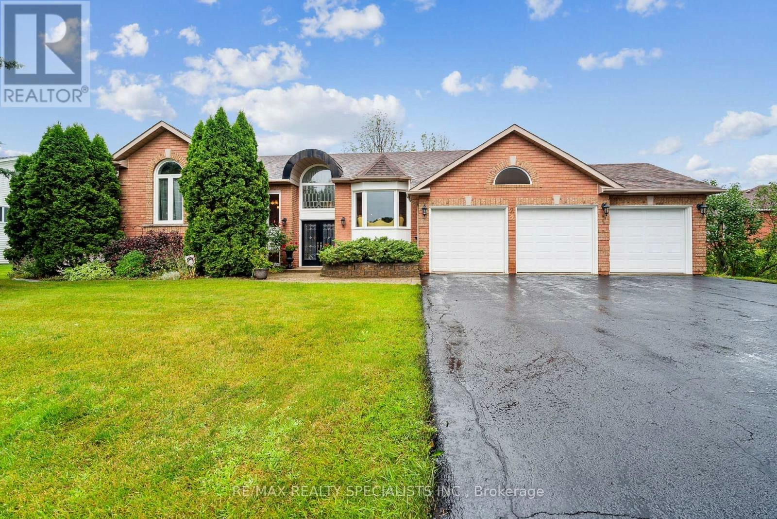 22 Lamont Creek Drive, Wasaga Beach, ON, L9Z 1J9