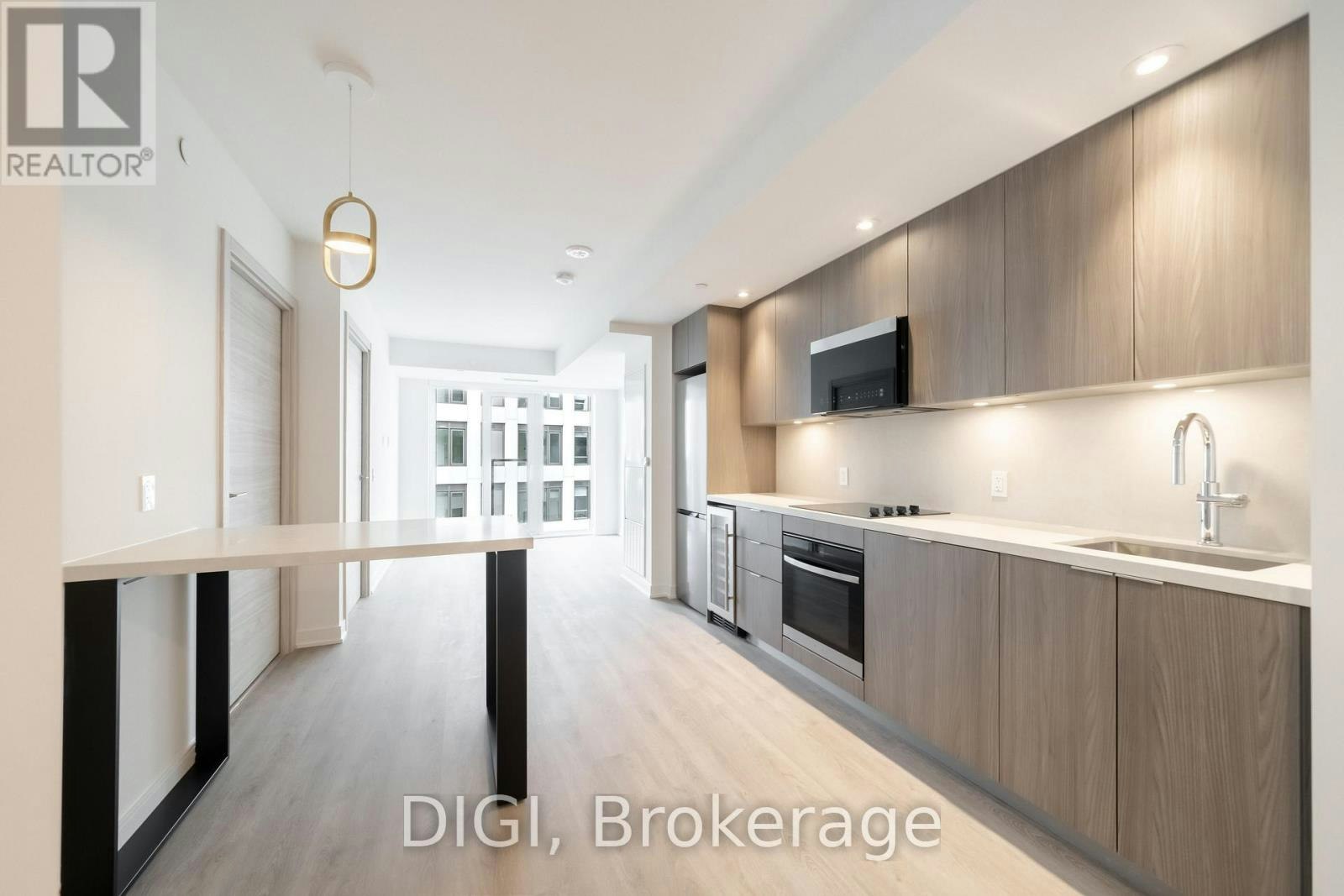 E725-485 Perth Avenue, Toronto, ON, M6N 0B9