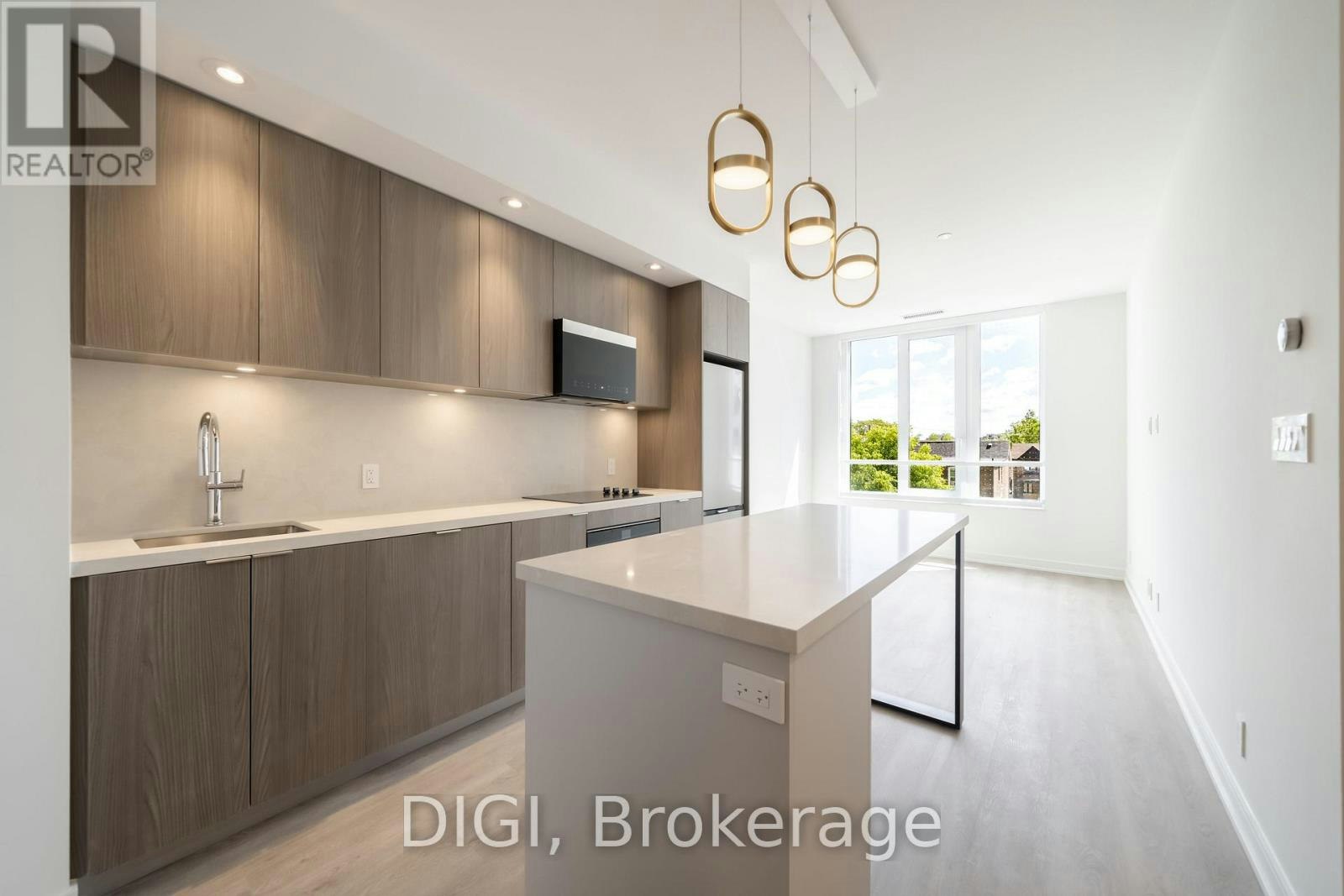 W320-485 Perth Avenue, Toronto, ON, M6N 0B9