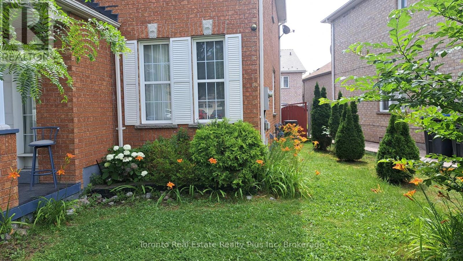 17 Calderstone Road, Brampton, ON, L6P 2A4 - 2