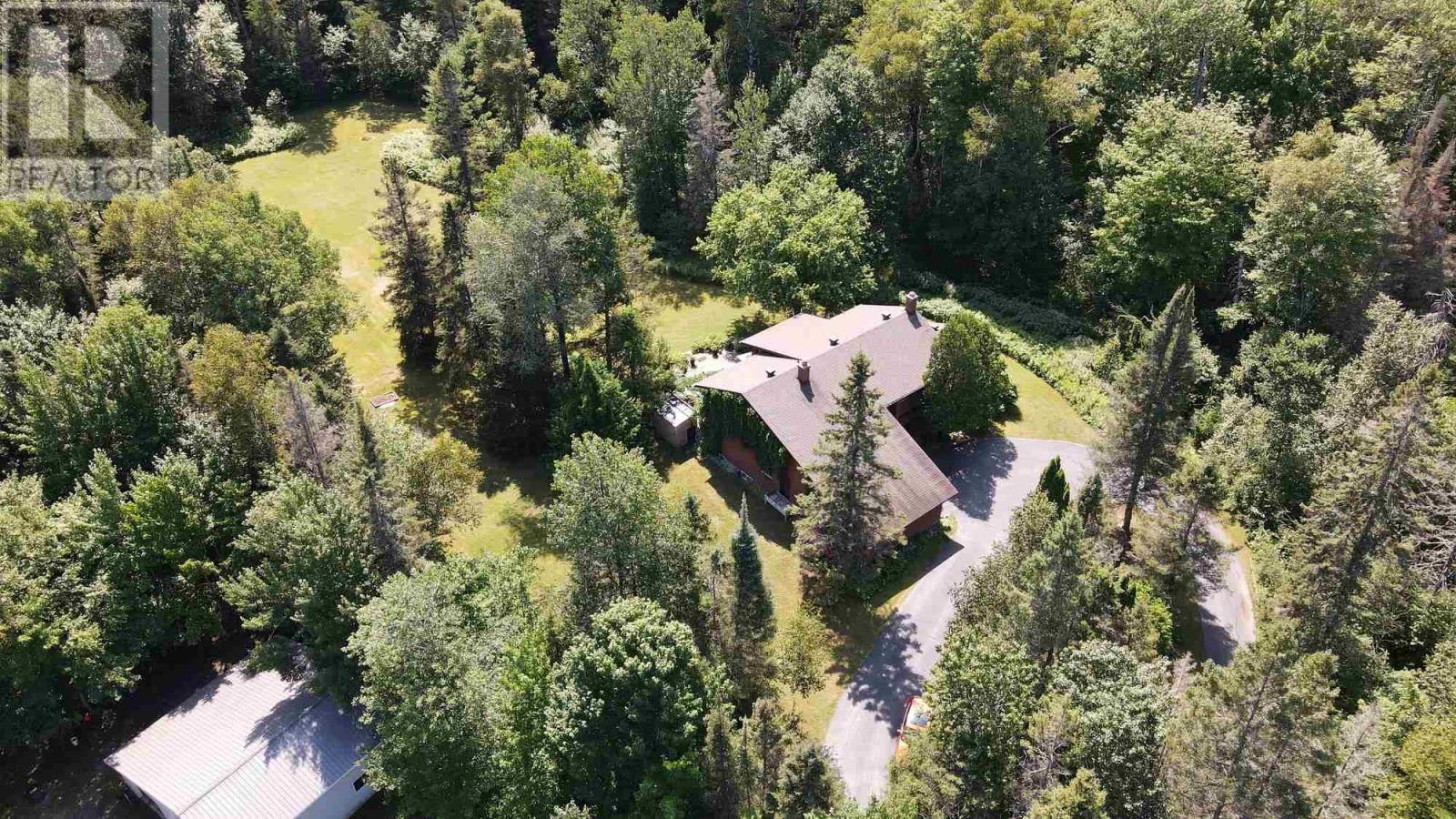 823 Fourth Lin E, Sault Ste. Marie, ON, P6A 6J8