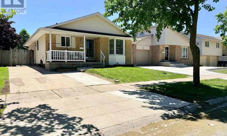 74 Tumbleweed Crescent