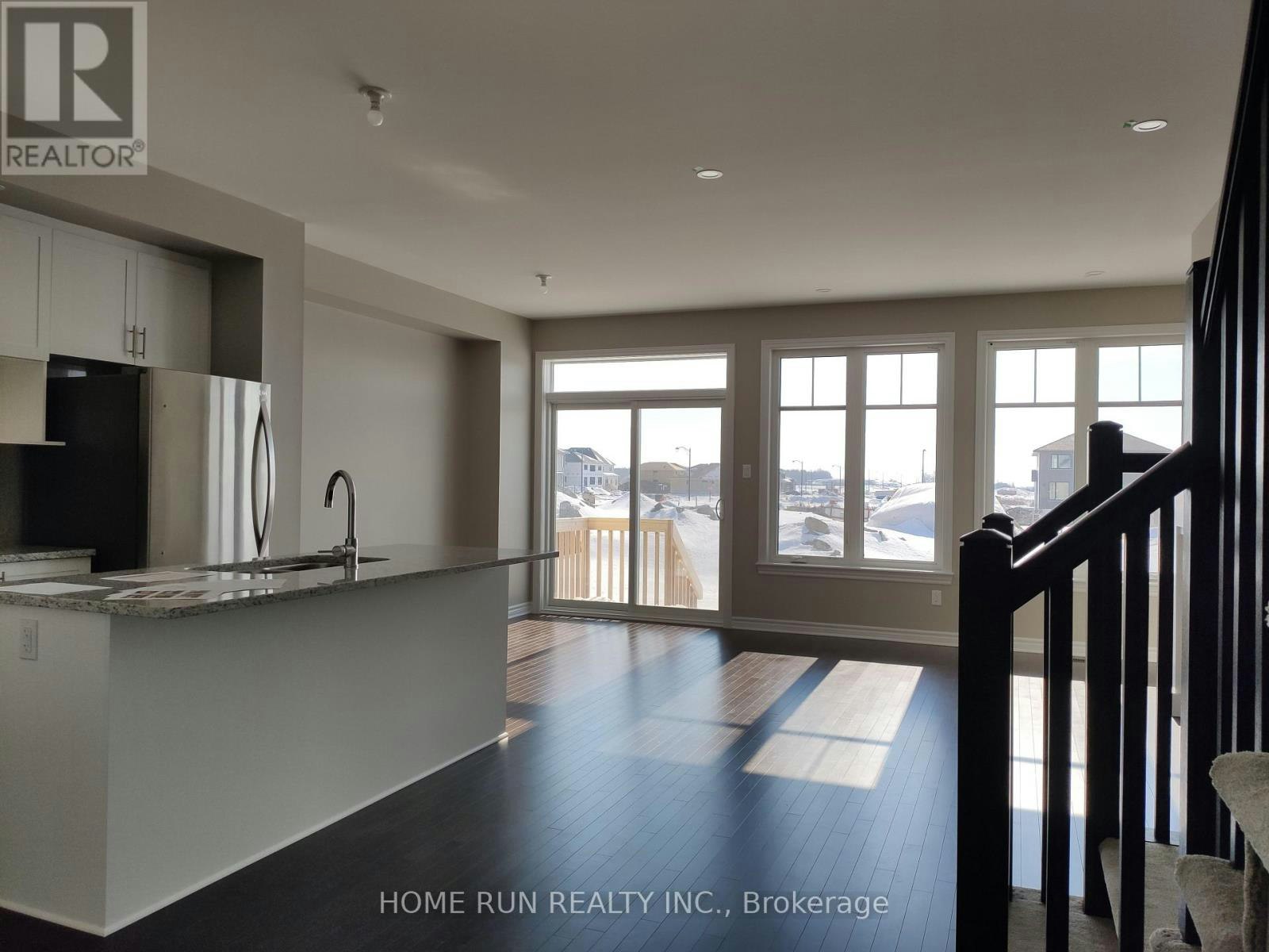 818 Clapham Terrace, Ottawa, ON, K2S 2N8 - 3