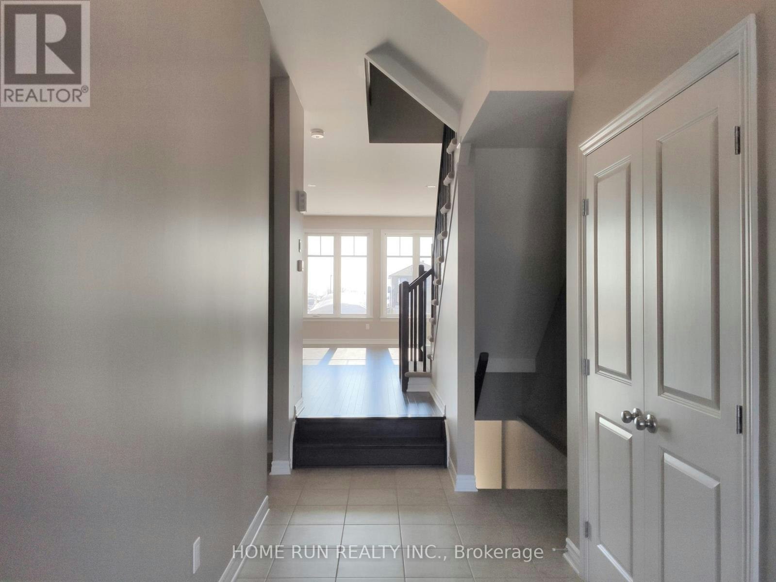 818 Clapham Terrace, Ottawa, ON, K2S 2N8 - 2