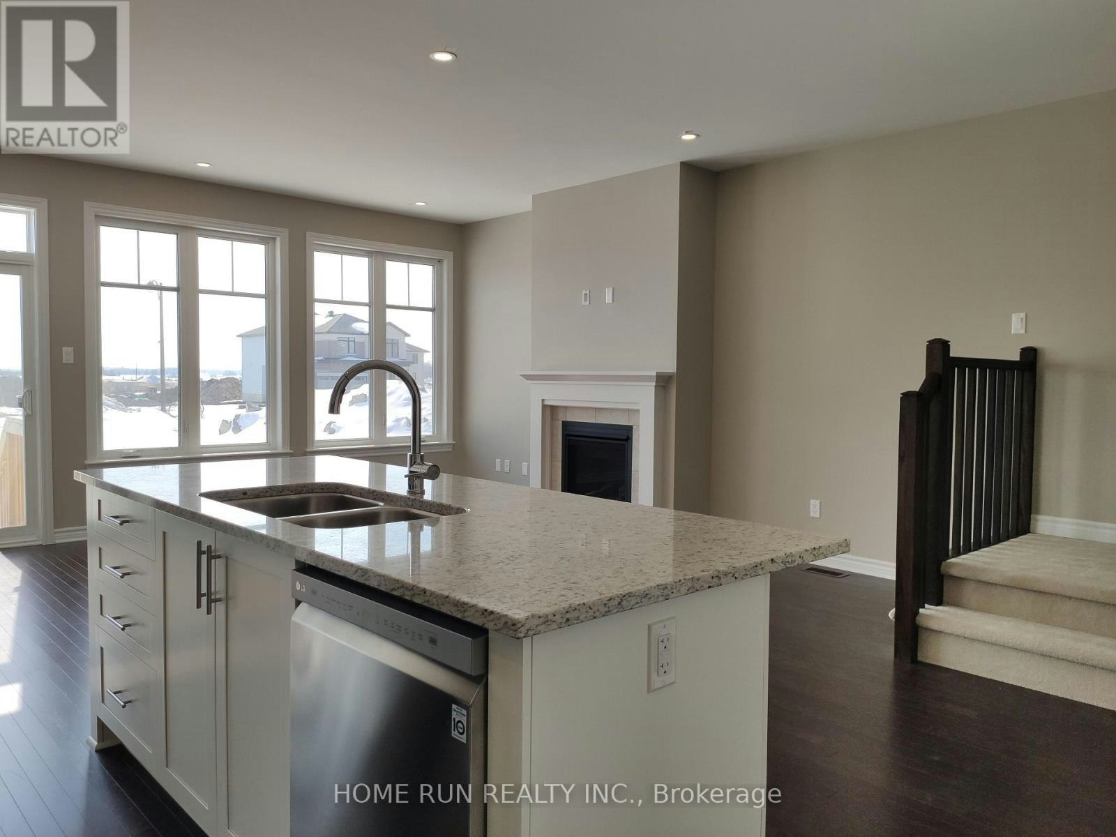 818 Clapham Terrace, Ottawa, ON, K2S 2N8 - 4