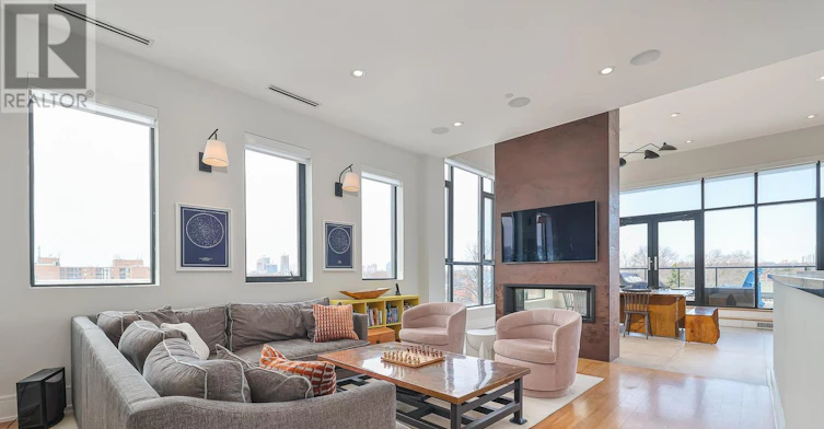 PH2-540 College Street, Toronto, ON, M6G 1A6