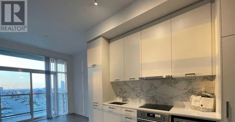 310-10 Honeycrisp Crescent, Vaughan, ON, L4K 0M7 - 5