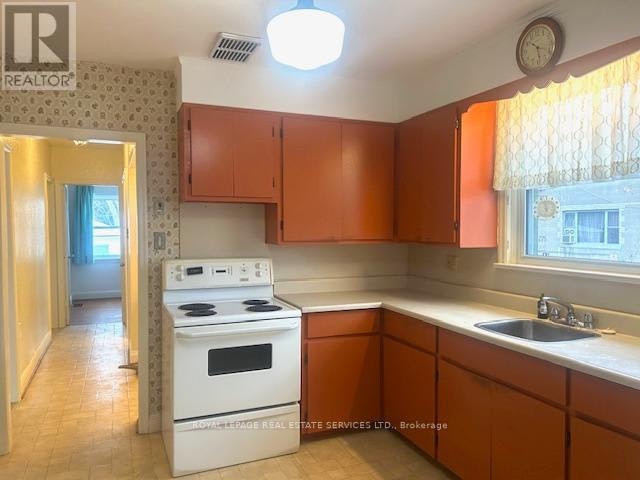 UPPER Level 6 Hiawatha Parkway, Mississauga, ON, L5G 3R7 - 12