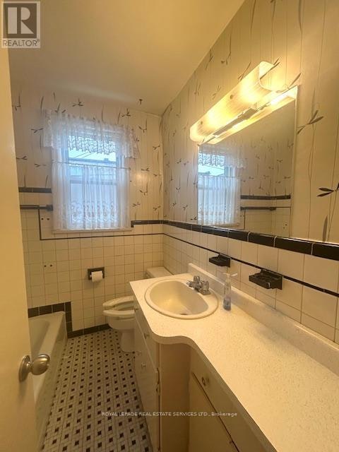 UPPER Level 6 Hiawatha Parkway, Mississauga, ON, L5G 3R7 - 17
