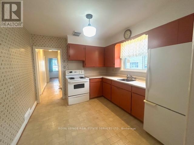 UPPER Level 6 Hiawatha Parkway, Mississauga, ON, L5G 3R7 - 10