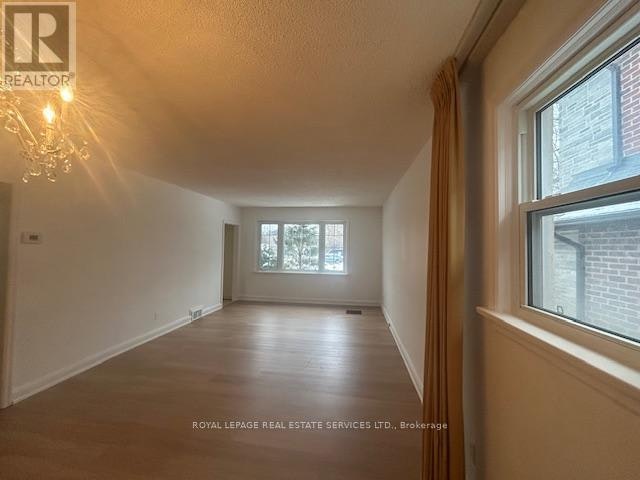 UPPER Level 6 Hiawatha Parkway, Mississauga, ON, L5G 3R7 - 5