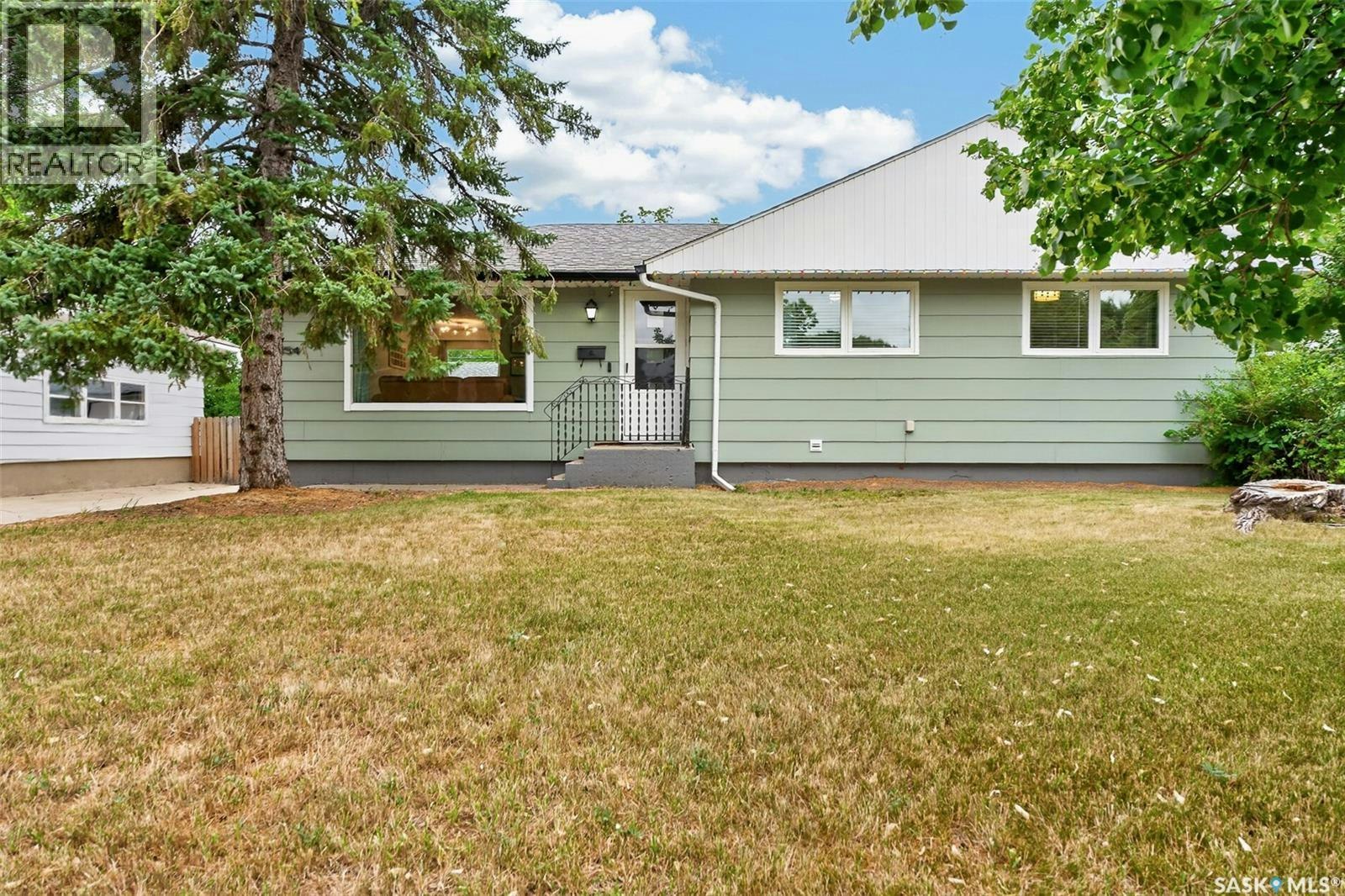 1054 Grace Street, Moose Jaw, SK, S6H 3C3
