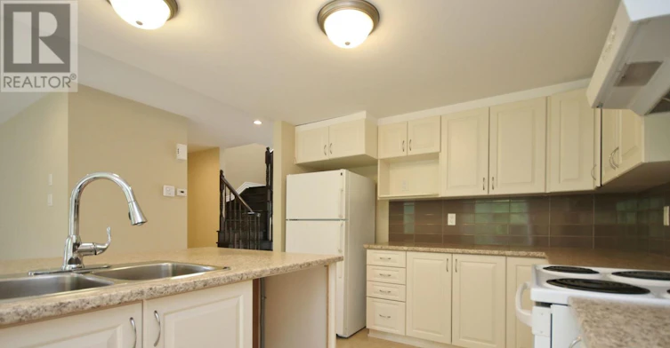 593 Clearbrook Drive, Ottawa, ON, K2J 5S2 - 7